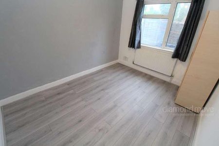 The Crescent, Harlington, UB3 - Photo 3