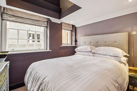 A beautifully presented two bedroom apartment in Chelsea Embankment, SW3 - Photo 3