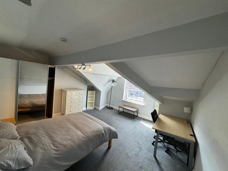 1 bedroom in a house share to rent - Photo 3