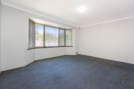 Family Home with Workshop - Photo 2