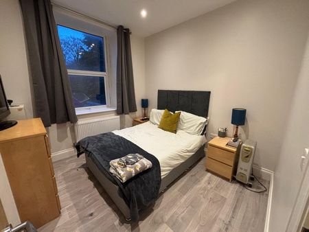 1 Bed Flat, Otley Road, LS16 - Photo 5