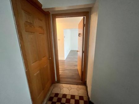 Spacieux et lumineux appartement de 3 chambres, situé au premier étage d'un duplex. - Photo 4