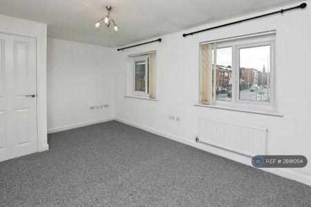 3 bedroom semi-detached house to rent - Photo 2