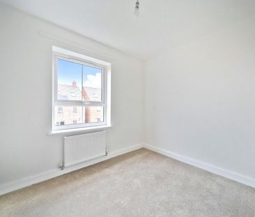 4 bedroom detached house to rent - Photo 2