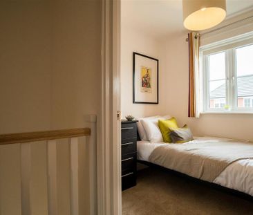 4 bedroom semi-detached house to rent - Photo 2