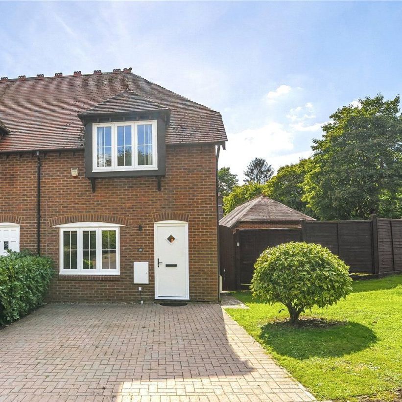 2 Bedroom House - Meredun Close, Hursley - Photo 1