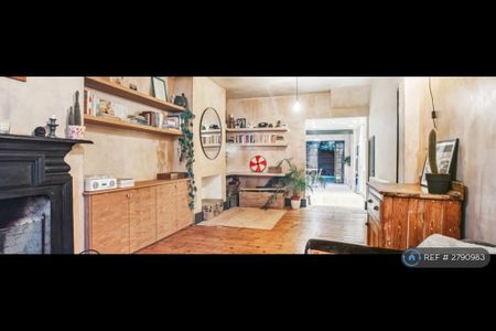 3 bedroom terraced house to rent - Photo 3