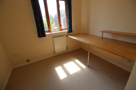 3 bedroom end of terrace house to rent - Photo 4