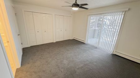 Stunning Fully Renovated Home With Walk In Shower & Soaker Tub In Millrise - Photo 4