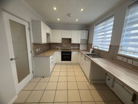 3 bedroom semi-detached house to rent - Photo 4