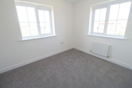 4 bedroom detached house to rent - Photo 4