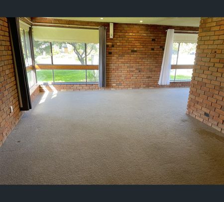 7 Binda Place, Ashmont, NSW 2650 - Photo 4