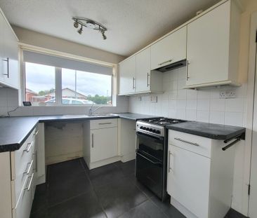 2 bedroom detached bungalow to let - Photo 2