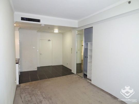 Studio Apartment in the heart of Chatswood - Photo 1