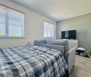 Plomer Avenue - Photo 2