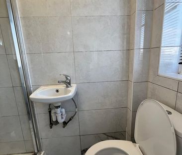 Studio Flat, High Road, IG1 - Photo 6