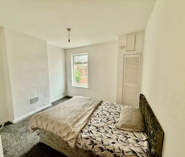 REFURBISHED TWO BEDROOMS LOCATED CLOSE TO THE CITY CENTRE LOW MAINT... - Photo 5