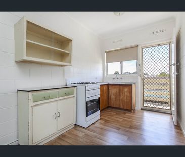 Between the City and Sea - Photo 5