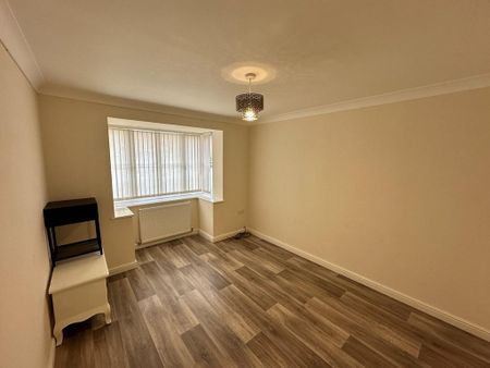 4 bedroom detached house to rent - Photo 2