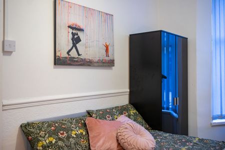 Room in a Shared House, Springbank Road, L4 - Photo 5