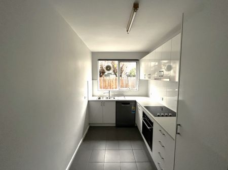 5 / 9 Rosstown Road, CARNEGIE - Photo 2