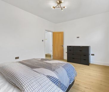 2 Bed Flat, Plashet Grove, E6 - Photo 2