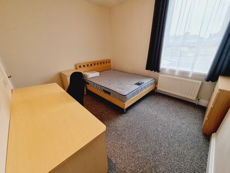 4 Bed Student Accommodation - Photo 5