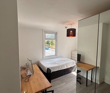 Room in a Shared House, Denmark Road, M15 - Photo 4