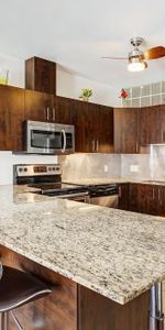 Très beau condo, 2 chambres, idéalement situé sur le plateau. - Photo 3