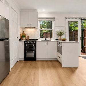 Stylish Contemporary Living in a Boutique Setting - Photo 2