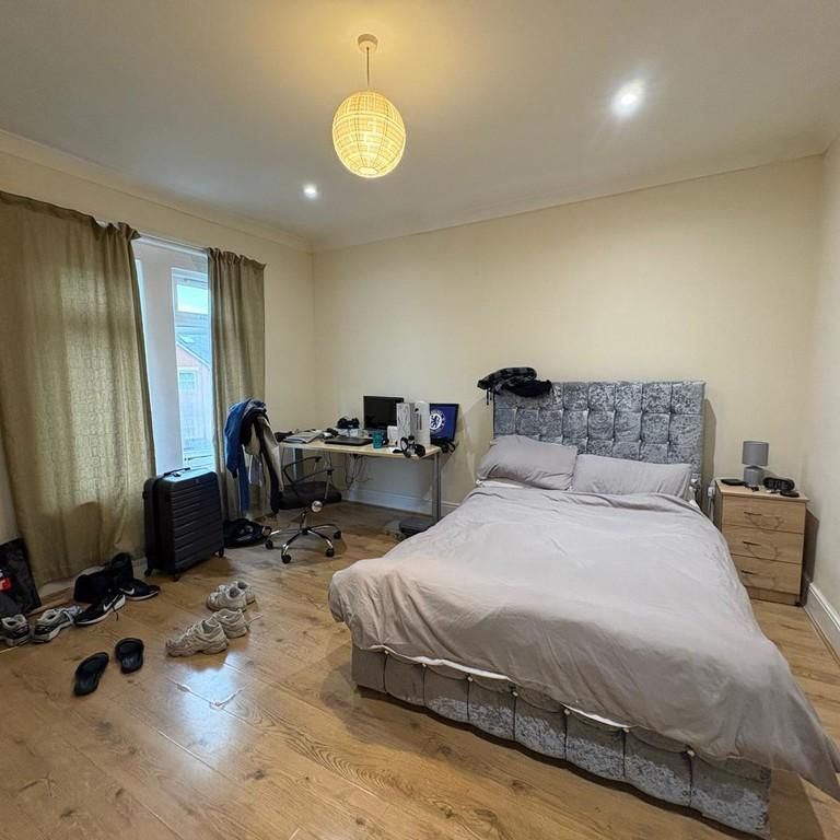 6 bedroom semi-detached house to rent - Photo 1