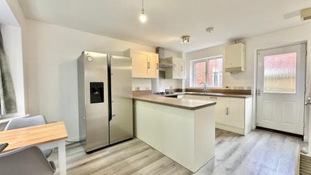 1 bedroom in a house share to rent - Photo 3