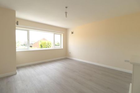 3 bedroom detached bungalow to rent - Photo 2