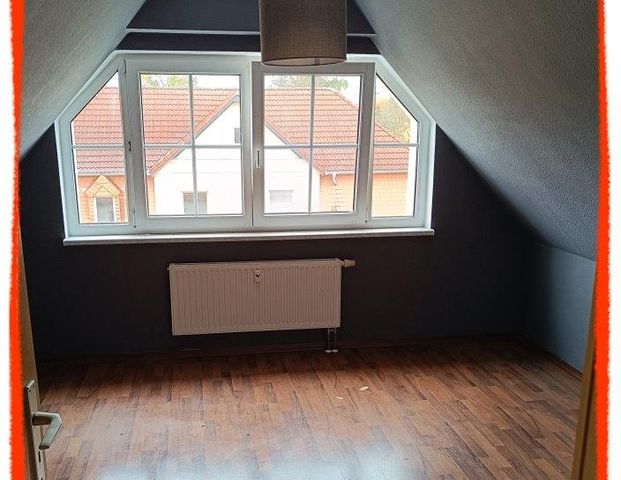 3-Zimmer-Wohnung im Dachgeschoß und mit BALKON in Zwickau-Niederplanitz zu vermieten! - Foto 1