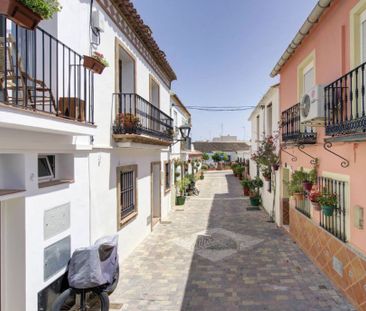 Townhouse in Estepona - Photo 1