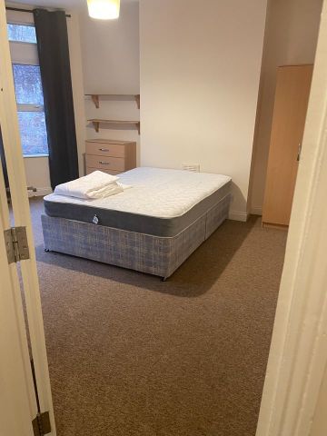 5 Bed Terraced House, Horfield Road, BS2 - Photo 2