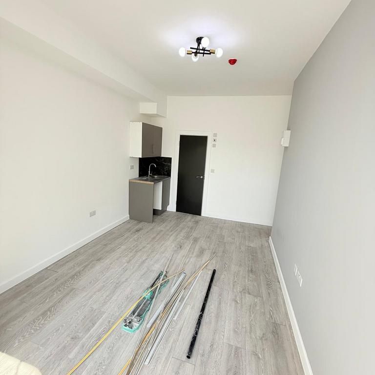 Studio to rent - Photo 1