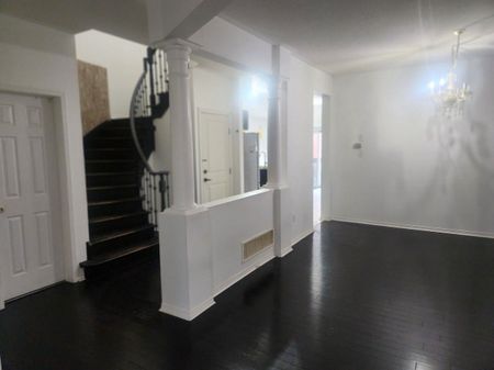 For Lease - 7103 Benjamin Court, Mississauga, Ontario - Photo 4