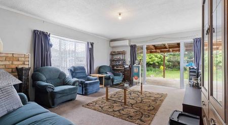 Classic Bungalow with Sleep out - Photo 3