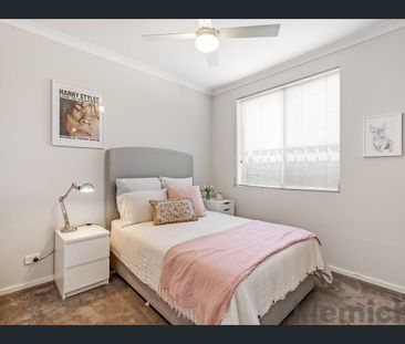 Versatile modern home with great floorplan - Photo 5