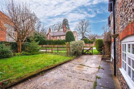 2 bedroom semi-detached house to rent - Photo 3