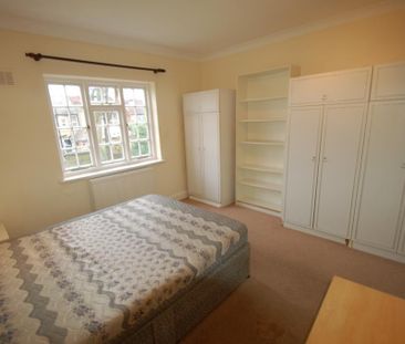 3 bedroom flat to rent - Photo 4