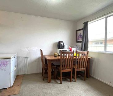 Cosy Two-Bedroom Unit in Popular Frankton - Photo 1