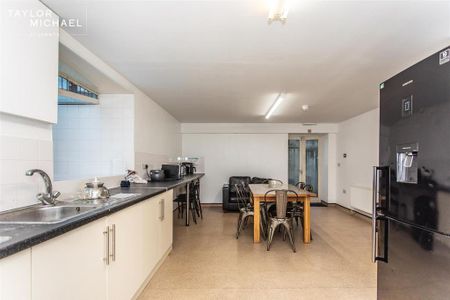 1 bedroom in a house share to rent - Photo 5