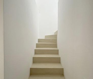 LARGE DETACHED VILLA WITH PRIVATE POOL AND GARDEN - Photo 1