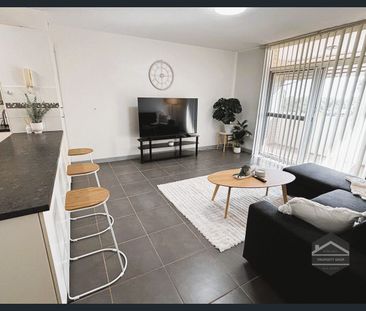 Executive Modern Unit - Photo 3