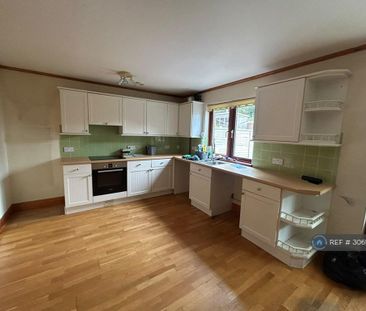 3 bedroom semi-detached house to rent - Photo 5