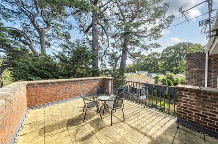3 bedroom semi-detached house to rent - Photo 4