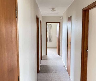 4 Bedrooms in Pukekohe - Photo 3