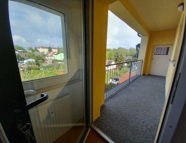 großzügige 3-Zimmer Wohnung mit Balkon und Blick über Crimmitschau, Erstbezug nach Sanierung - Foto 1